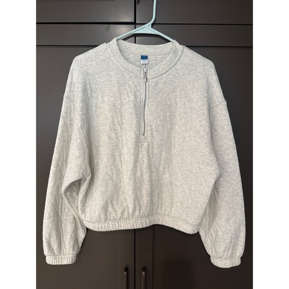 Old Navy Tops - Old Navy quilted sweatshirt